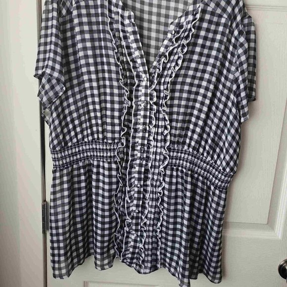 Black & White checked short sleeve, sheer, chiffon, button-up blouse - Picture 5 of 6